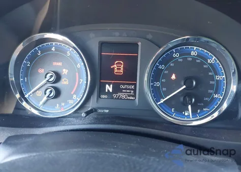 2018 Toyota Corolla Le z USA, uszkodzony, nr VIN 5YFBURHE2JP788241